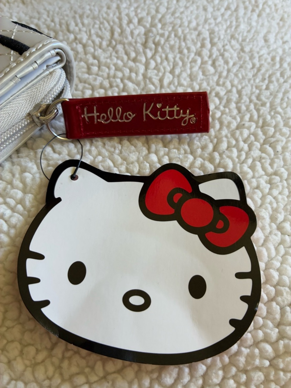 NWT! Loungefly Hello Kitty Quilted Zip Around Wallet White with Red Bow Accent - Picture 7 of 16